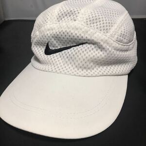 NIKE キャップ　ワンポイント　スウォッシュ　白　ホワイト　ゴルフ　メッシュ