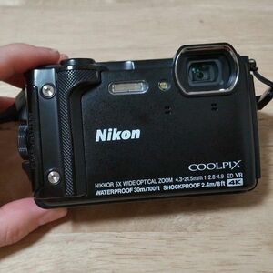 【バッテリー２個付】COOLPIX W300 Nikon ブラック 動作確認済み 防水カメラ