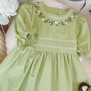 新品 韓国ベビー服　フラワー刺繍ワンピース