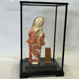 [ used including carriage ] Hakata doll [ dream ]... work height approximately 27cm pedestal attaching glass case go in case size 27×22×46cm*M0716