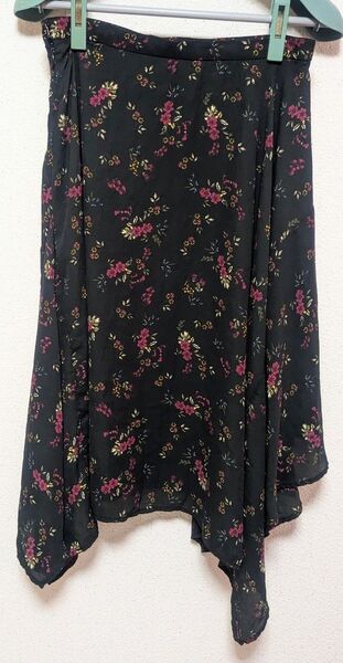 GU ヘムスカート アシメントリー フレア 小花柄 ブラック ロング ミディ 中古