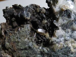 国産鉱物　渦の沢の燐灰石