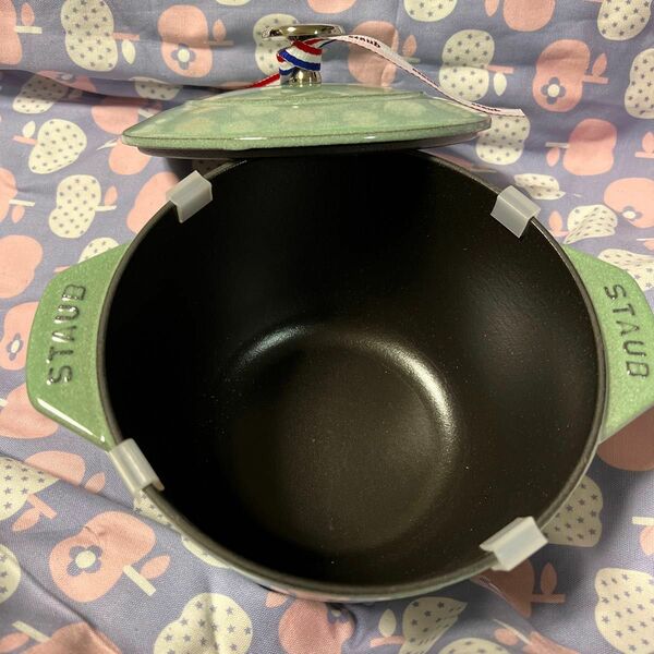 【新品未使用品】ストウブ STAUB ラ・ココット de GOHAN Mサイズ　16cm セージ　正規品シリアルナンバー付き