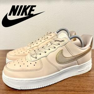 NIKE WMNS AIR FORCE 1 07 ESS ナイキ エア フォース ワン ベージュ レディース DQ7569-102 ローカットスニーカー 23.5cm