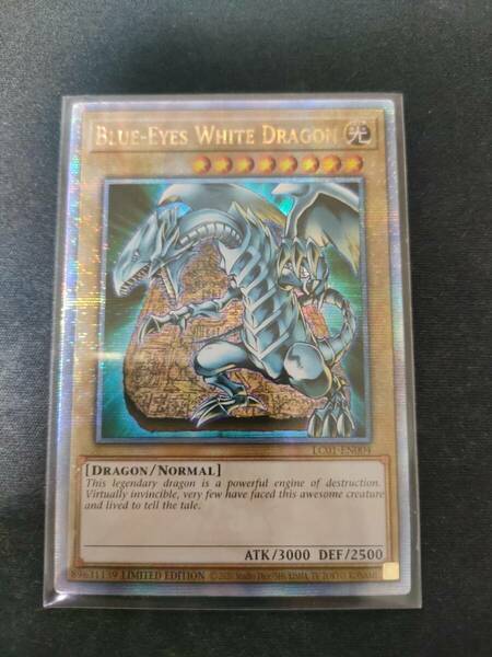 青眼の白龍 ブルーアイズホワイトドラゴン Blue-Eyes White Dragon LC01-EN004