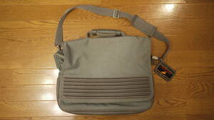 【送料無料】USED MANDARINA DUCK TANKBAG ショルダーバッグ　ビジネスバッグ 2Way グレー マンダリナダック