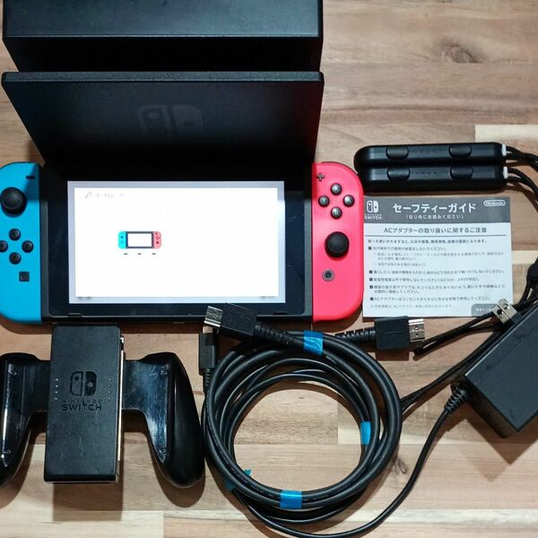 ニンテンドースイッチ　２０２０年　バッテリー長持ちタイプ液晶モデル　一式セット　箱無しの中古品