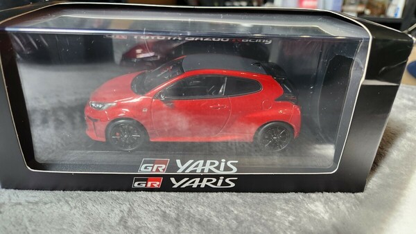 1/30 トヨタ GRヤリス YARIS 前期 非売品 箱に痛み　カラーサンプル ミニカー エモーショナルレッドⅡ