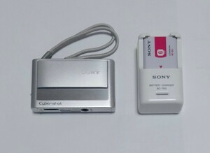デジタルカメラ　SONY　Cyber-Shot　DSC-T20　シルバー