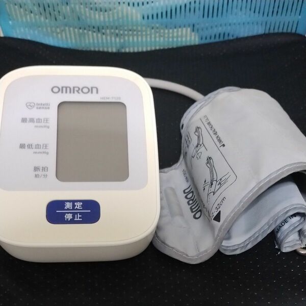 上腕式血圧計 HEM-7120