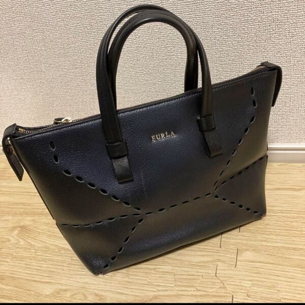 【最終値下げ】フルラ ハンドバッグ ショルダー2way 黒 ジェニュインレザー ブラック ブランド 正規品 仕事用にも