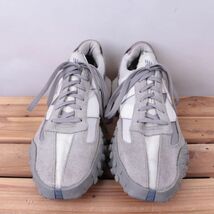 z2534【UXC72GG】ニューバランス US10 28.0cm/灰 グレー 白 ホワイト newbalance メンズ スニーカー 中古_画像2