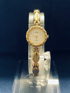  used lady's wristwatch SEIKO ALBA Seiko Alba Y150-0A30 white series face quartz (4.24)