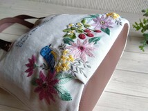 *花と鳥の手刺繍*リネン混オフホワイト生地*合皮楕円底*本革持ち手*ハンドメイド*_画像7