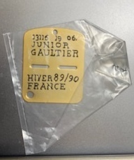 非売品希少　ゴルチエ　GAULTIER (JUNIOR GAULTIER) SHOW HIVER89/90 ビンテージ品 フランス開催のショー入場証プレート　