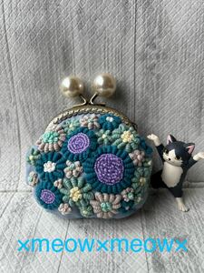 ×meow×meow× ハンドメイド　手刺繍　花刺繍 ビーズ刺繍　がま口ポーチ