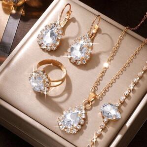 ラインストーンネックレス&ラインストーンピアス&ラインストーンブレスレット&ラインストーン指輪 ビジュー ジルコニア 人工ダイヤモンド