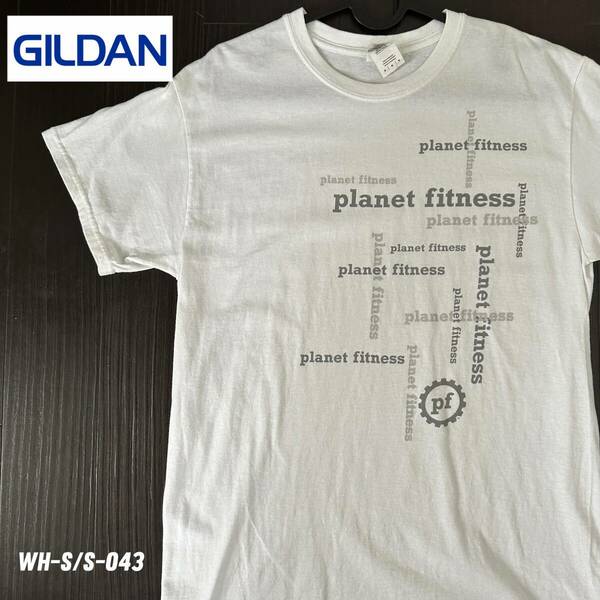 GILDAN フィットネスクラブTシャツ　Mサイズ　デザインプリントTシャツ　半袖　シンプル
