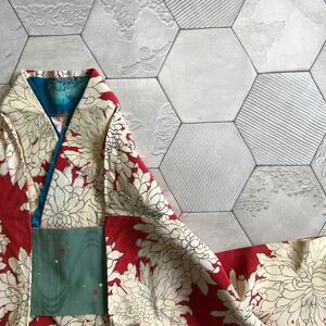 antique kimono Showa Retro red color . flower Taisho romance modern peace ...ko-te remake silk silk 100%.30-06y