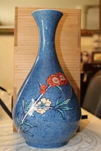 十三代今右衛門 青い 花瓶 　椿か牡丹　 銘は花瓶と箱の蓋に有り （十三代）　　