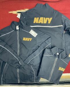 【新品】◆軍放出品！ ［Made in U.S.A］U.S.NAVY 米海軍 Physical Fitness ランニング ジャケット 《リフレクターロゴプリント 》 size:M