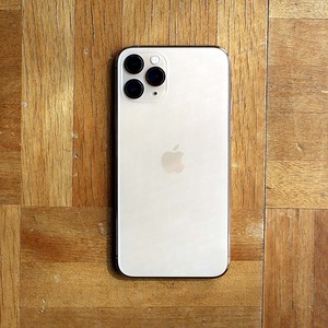 Apple iPhone11 Pro 64GB Gold MWC52J/A docomo 充電不調（ジャンク)
