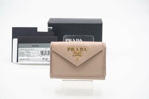 ☆安心の３大保証☆ Aランク ≪PRADA プラダ/三つ折り財布≫ 1MH021 メタルロゴ サフィアーノ レザー コンパクト ベージュ 極美品 送料無料