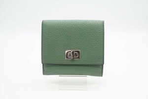 ☆安心の３大保証☆ ABランク ≪FENDI フェンディ/二つ折り財布≫ 8M0438 セレリア ピーカブー レザー グリーン コンパクト 美品 送料無料