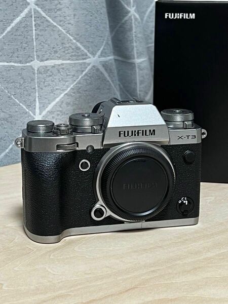 FUJIFILM X-T3 ボディ シルバー 社外ハンドグリップ付き