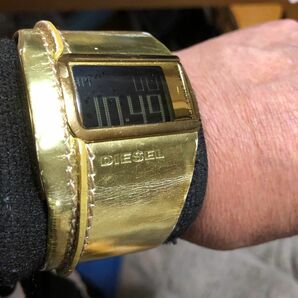 DIESEL デジタル腕時計　デジタルウォッチ　電池交換済み　稼働品　ゴールド　パンク　ロック