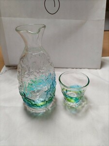  glass sake bottle . sake cup 