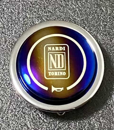 ナルディ ホーンボタン NARDI チタンカラー 虹色 クラクションボタン 内装品 ［0512]