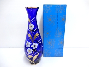 ボヘミアグラス　ブルーガラスに手描きの白いお花 金彩 花瓶 フラワーベース　チェコスロバキア　未使用保管品
