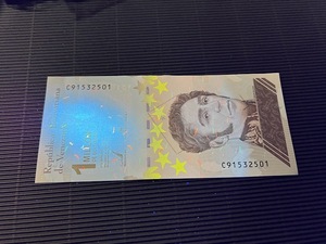 大人気 送料無料 束だし10枚セット 　ベネズエラ ハイパーインフレ最高額 ピン札 100万ボリバル・ソベラノ 紙幣 
