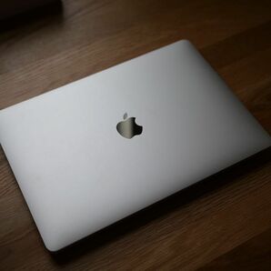 MacBook Air シルバー ［MGNA3J/A］ 512GB M1、2020モデル