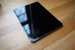 【画面破損のため特価】iPad Air 10.9インチ Wi-Fi 64GB スカイブルー 2020年モデル