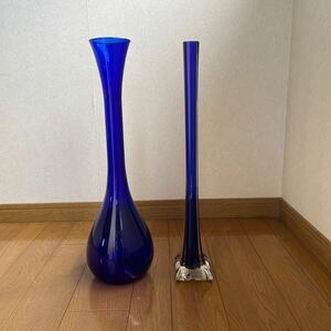 2 pcs set vase flower base interior one wheel .. glass made 