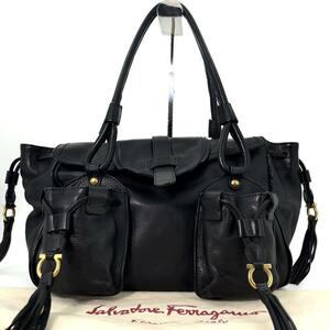 【美品】フェラガモ　ショルダー　レザー　ガンチーニ　タッセル　ナッパレザー　黒　　FERRAGAMO　トート　ハンドバッグ　バッグ