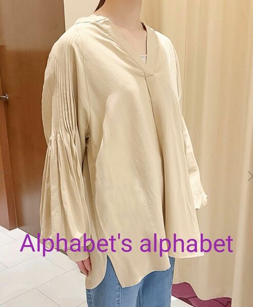 Alphabet's alphabet　スキッパーブラウス