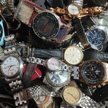 腕時計 2000本 多数 まとめて メンズレディース腕時計 大量 セット kg本点個 ジャンク品 超大量01_画像3