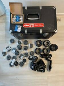 カメラ箱一式　Mamiya645本体、 Mamiyaレンズ4つ、4LR44電池、Nikon Canonレンズキャップ 等