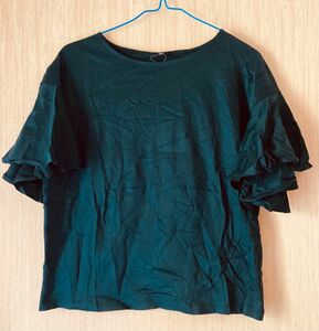 ユニクロ フリルスリーブTシャツ 未使用 S 深緑 カットソー ワンピース 半袖Tシャツ