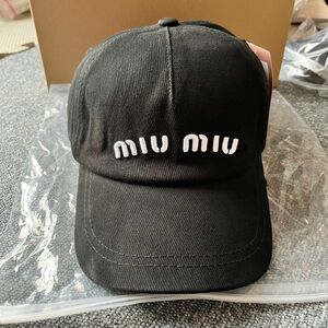 ミウミウ　MIUMIU　 キャップ 帽子 ブラック