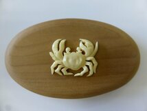 スーパーSALE！ナンタケットバスケット用オーナメント！マッコウ鯨歯製 CRAB！/蟹のカービング（1）30×38×6.4㎜厚 1枚_画像1