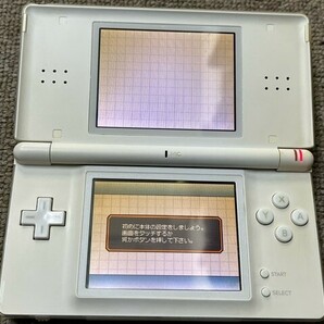 １円スタート Nintendo 任天堂 ニンテンドー DS Lite 本体 USG-001 ホワイト タッチペン付き 通電確認済 初期化済  現状品 中古の画像1