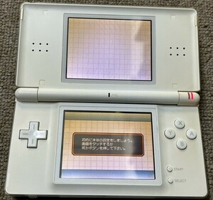 １円スタート　Nintendo　任天堂　ニンテンドー DS Lite 本体 USG-001 ホワイト タッチペン付き 通電確認済　初期化済　 現状品　中古
