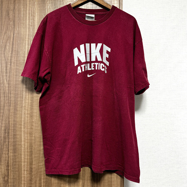 【古着】Nike(ナイキ)ATLETICSロゴ 半袖Tシャツ ボルドーXL