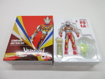 n77125-ty 中古品★ULTRA ACT ウルトラマンメビウス フェニックスブレイブ メビウスバーニングブレイブ フィギュア [062-240521]_画像3