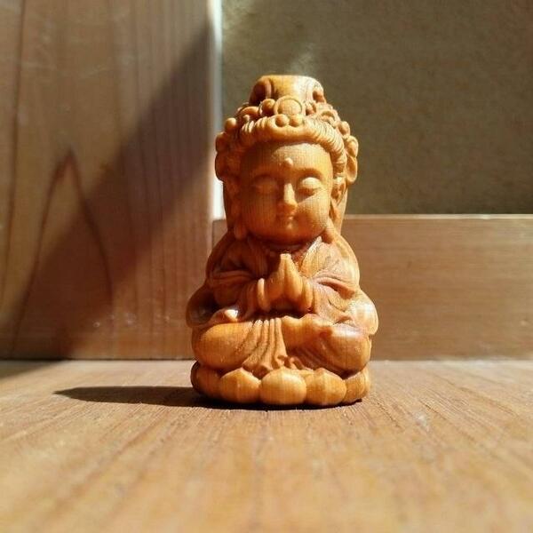 観音菩薩　木彫り置物　仏像　可愛い　小さい　お守り　仏教　約54ｍｍ