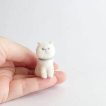 ハンドメイド　モフモフ白猫　羊毛フェルト　人形　ミニチュア　猫　ドールハウス _画像9
